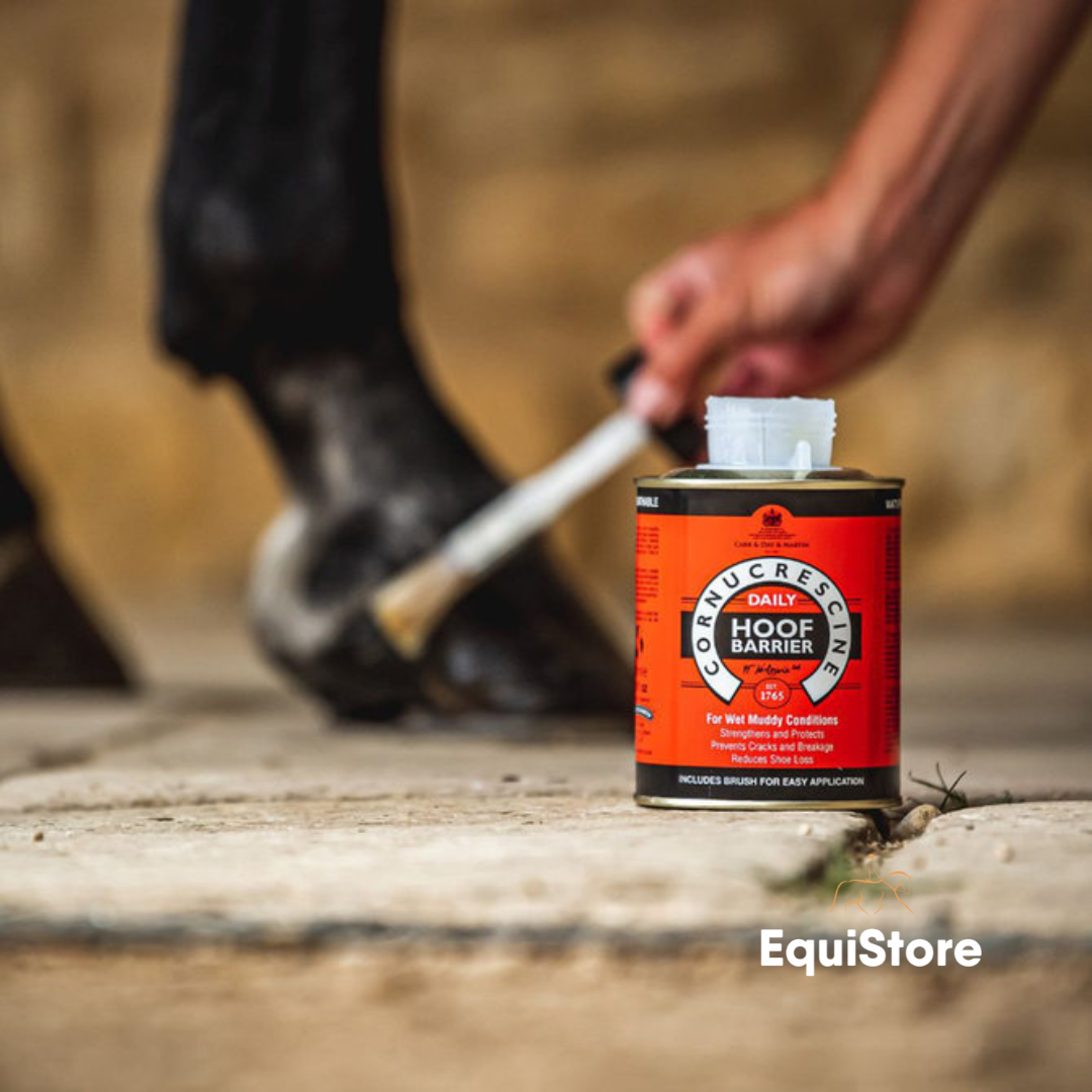 Cornucrescine hoof barrier for strengthening horses hooves.