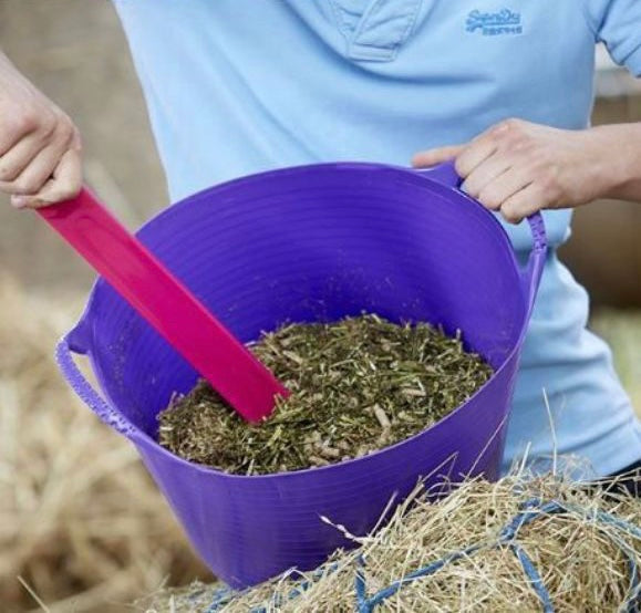 Red Gorilla Flexible Small - 14L TubTrugs for feeding your horse.